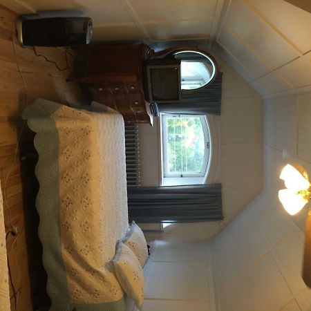 Le Petit Chateau Montebello B&B ภายนอก รูปภาพ