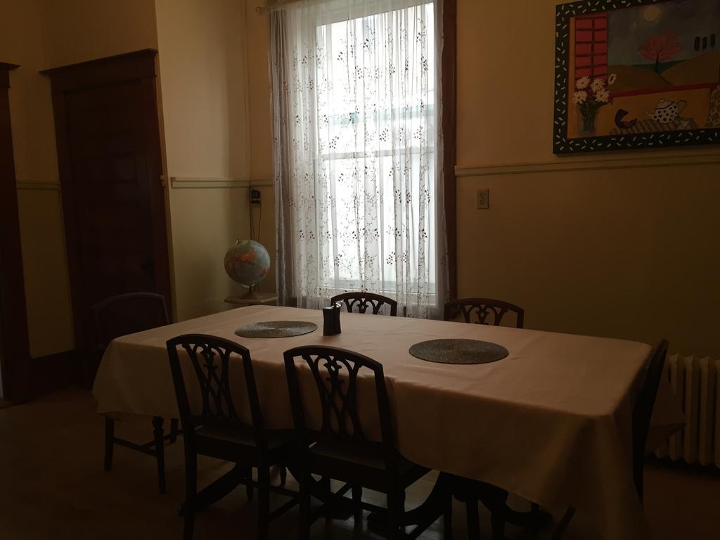 Le Petit Chateau Montebello B&B ภายนอก รูปภาพ