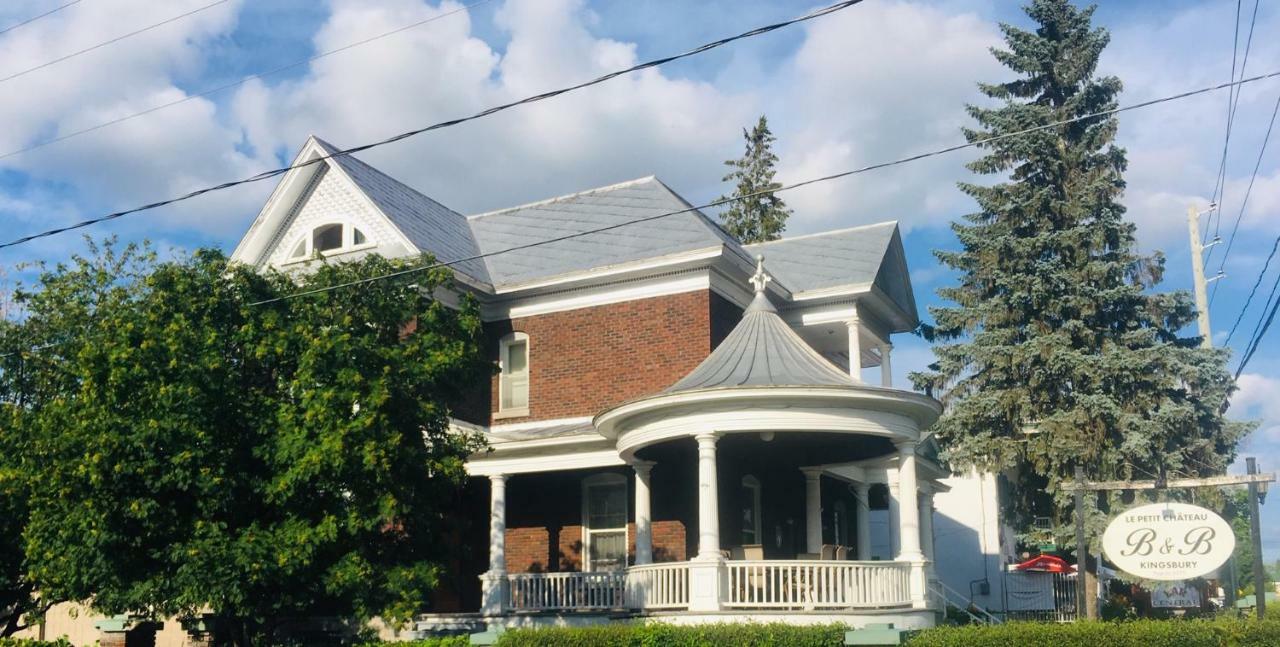 Le Petit Chateau Montebello B&B ภายนอก รูปภาพ